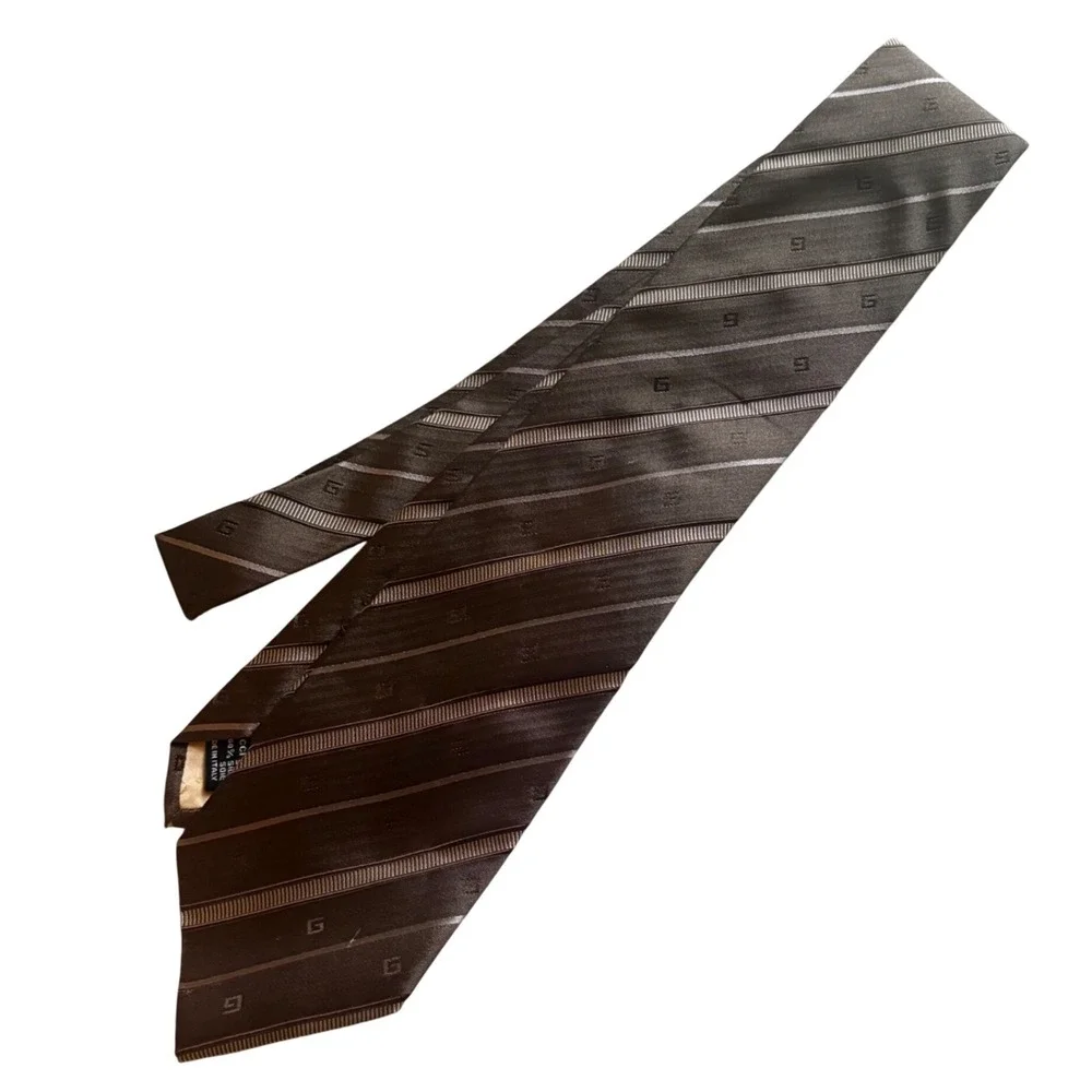 Gucci Mens Brown Silk Diagonal Stripe G Logo Jacquard Necktie Made in Italy